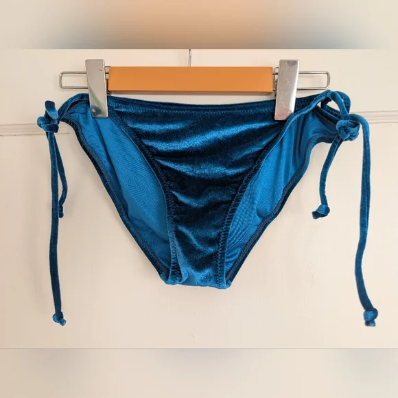 Velvet Bikini Set - Picture 3 of 3